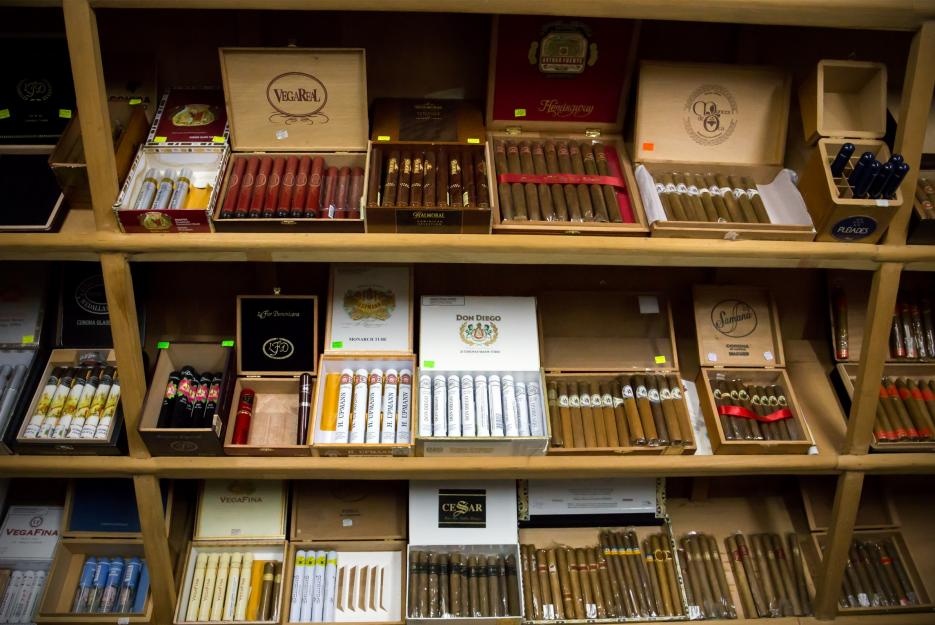 bigstock-assortment-of-dominican-cigars-81939293_935